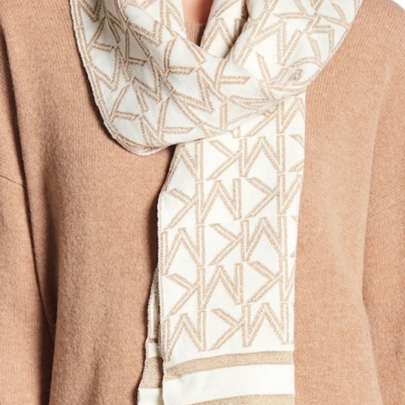 MICHAEL KORS LOGO SCARF WITH METALLIC - Picture 3 of 4